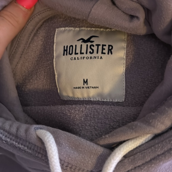 Hollister hoodie used like new just don’t wear it anymore - Picture 2 of 3